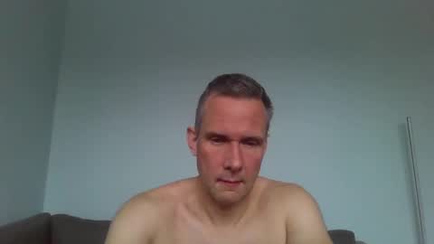 Snapshot of camslave74xx chatting on 01/23/25, 10:43 camslave74xx online show from 01/23/25, 10:43