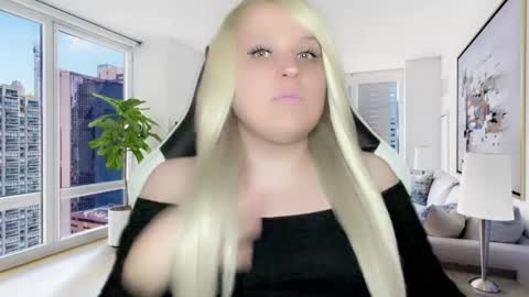 Miley online show from 02/28/25, 06:10