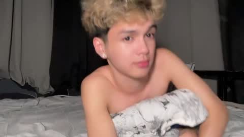 Snapshot of camwithethan chatting on 04/18/26, 03:49 Ethan online show from 04/18/26, 03:49