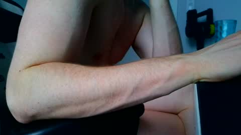 Snapshot of canadianstud18 chatting on 06/18/26, 01:50 Devon online show from 06/18/26, 01:50