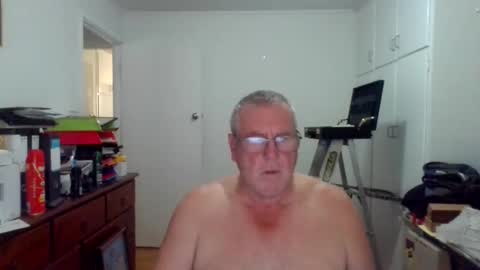 Snapshot of canberian chatting on 12/17/24, 01:18 Canberian online show from 12/17/24, 01:18