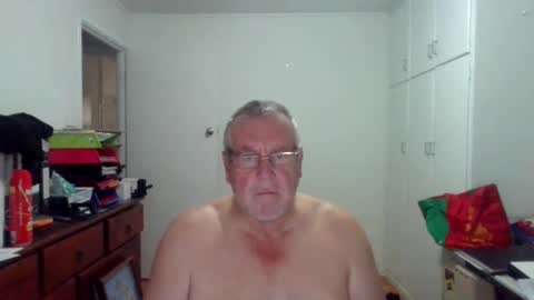 Snapshot of canberian chatting on 01/14/25, 10:23 Canberian online show from 01/14/25, 10:23