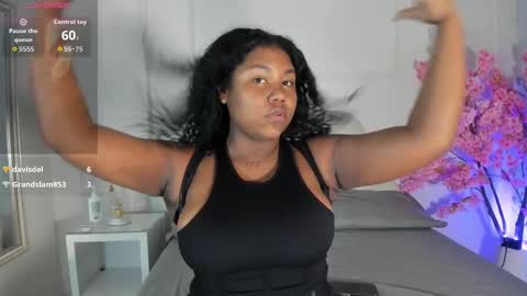 Snapshot of candaceowens chatting on 10/08/25, 06:22 candaceowens online show from 10/08/25, 06:22
