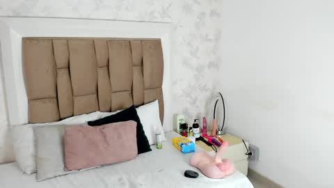 Snapshot of candy5girl chatting on 01/15/25, 10:35 Candy online show from 01/15/25, 10:35