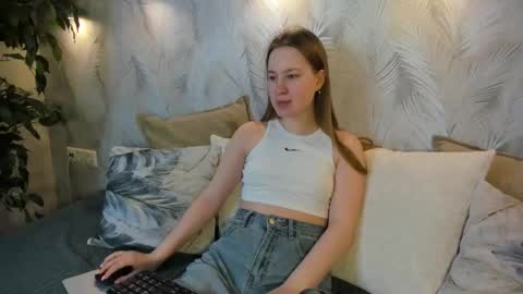 Snapshot of candy_cansew chatting on 09/21/25, 12:12 Candy online show from 09/21/25, 12:12