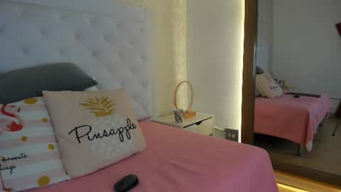 Snapshot of candy_eyes_ chatting on 07/25/26, 02:53 candy eyes online show from 07/25/26, 02:53