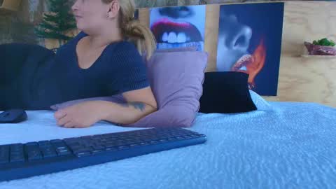 Jolie online show from 11/21/25, 08:07