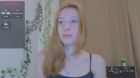 Snapshot of candy_flosse chatting on 09/15/25, 07:52 candy_flosse online show from 09/15/25, 07:52