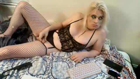 Snapshot of candy_girls_4_u chatting on 05/30/26, 10:23 ExtraCandy online show from 05/30/26, 10:23