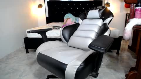 candy online show from 02/13/25, 09:41