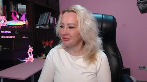 candy_hellenx online show from 04/17/26, 03:53