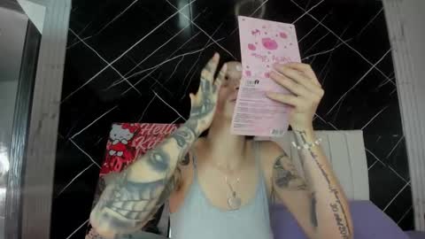 Leila  online show from 11/19/25, 02:22