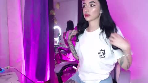 Leila  online show from 12/18/25, 04:07