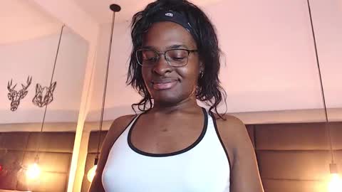 Snapshot of candy_lovee6 chatting on 11/05/25, 10:32 CANDY LOVE DANNA online show from 11/05/25, 10:32