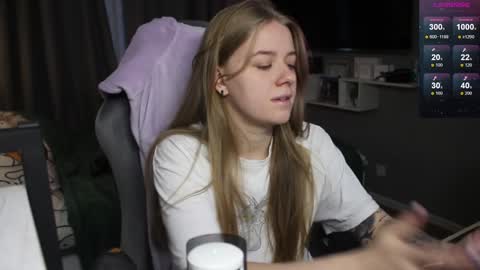 Snapshot of candy_meggie chatting on 12/12/24, 01:06 Megan online show from 12/12/24, 01:06