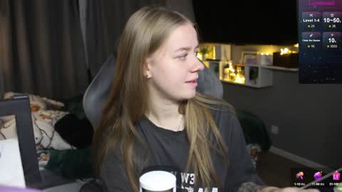 Snapshot of candy_meggie chatting on 12/16/24, 04:38 Megan online show from 12/16/24, 04:38