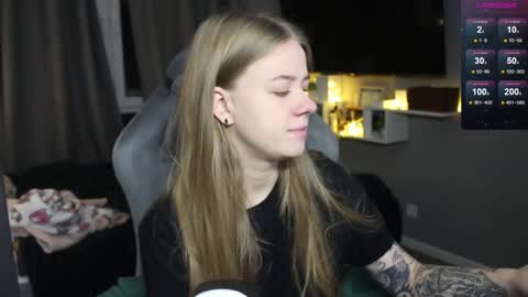 Snapshot of candy_meggie chatting on 01/12/25, 05:01 Megan online show from 01/12/25, 05:01