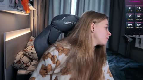 Snapshot of candy_meggie chatting on 02/06/25, 09:22 Megan online show from 02/06/25, 09:22