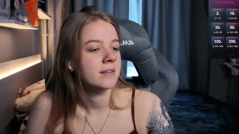 Snapshot of candy_meggie chatting on 02/14/25, 12:47 Megan online show from 02/14/25, 12:47