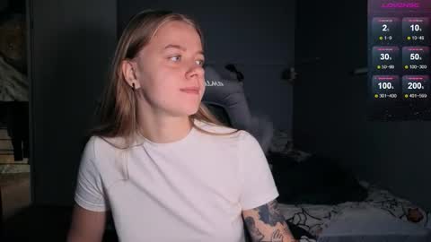 Snapshot of candy_meggie chatting on 09/08/25, 04:28 Megan online show from 09/08/25, 04:28