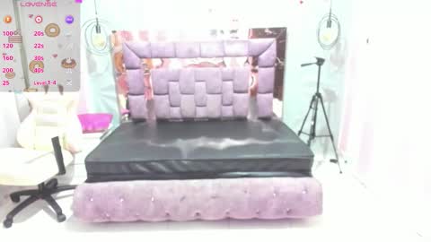 Ania online show from 11/16/25, 10:54