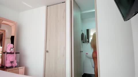 Snapshot of candy_sam28 chatting on 10/13/25, 08:20 samantha online show from 10/13/25, 08:20