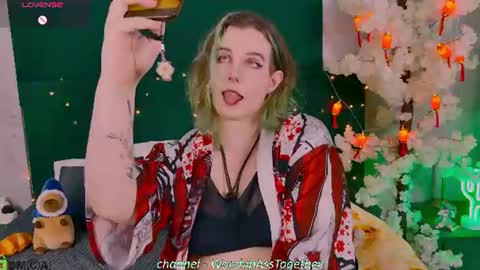Snapshot of candy_yeah chatting on 06/18/26, 01:06 Mary online show from 06/18/26, 01:06