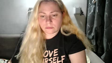 Snapshot of candycream74 chatting on 01/19/25, 09:13 Laura online show from 01/19/25, 09:13