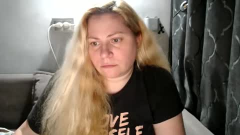 Snapshot of candycream74 chatting on 01/20/25, 12:15 Laura online show from 01/20/25, 12:15