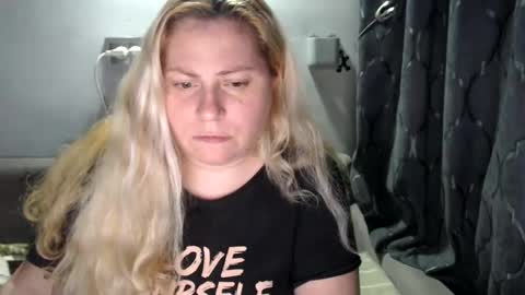 Snapshot of candycream74 chatting on 01/21/25, 11:13 Laura online show from 01/21/25, 11:13