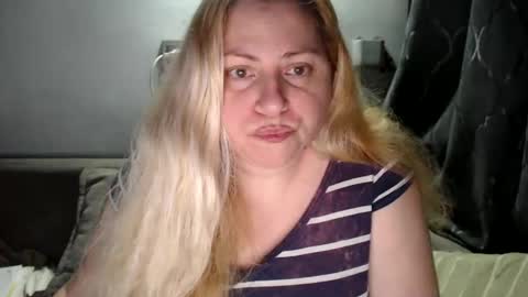 Snapshot of candycream74 chatting on 01/22/25, 10:37 Laura online show from 01/22/25, 10:37