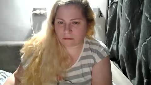 Snapshot of candycream74 chatting on 02/02/25, 02:48 Laura online show from 02/02/25, 02:48