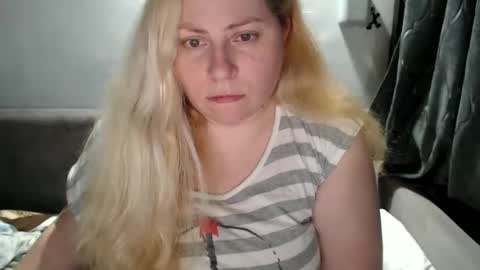 Snapshot of candycream74 chatting on 02/02/25, 07:25 Laura online show from 02/02/25, 07:25