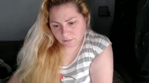 Snapshot of candycream74 chatting on 02/03/25, 09:30 Laura online show from 02/03/25, 09:30