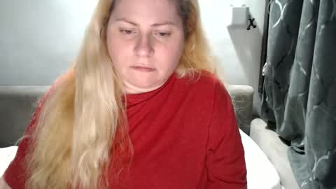 Snapshot of candycream74 chatting on 02/10/25, 07:49 Laura online show from 02/10/25, 07:49