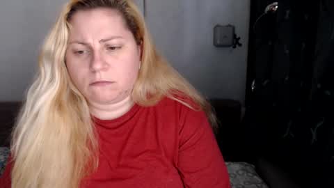 Snapshot of candycream74 chatting on 02/11/25, 12:27 Laura online show from 02/11/25, 12:27