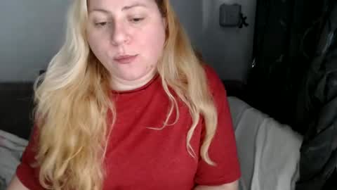 Snapshot of candycream74 chatting on 02/12/25, 07:44 Laura online show from 02/12/25, 07:44