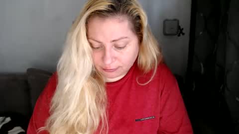 Snapshot of candycream74 chatting on 02/25/25, 07:52 Laura online show from 02/25/25, 07:52