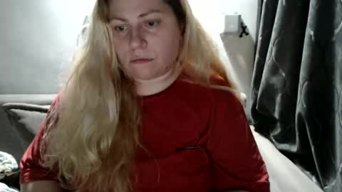 Snapshot of candycream74 chatting on 02/25/25, 06:42 Laura online show from 02/25/25, 06:42