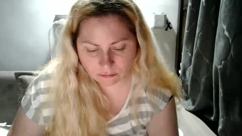 Snapshot of candycream74 chatting on 03/01/25, 11:37 Laura online show from 03/01/25, 11:37