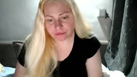 Snapshot of candycream74 chatting on 03/12/25, 05:07 Laura online show from 03/12/25, 05:07