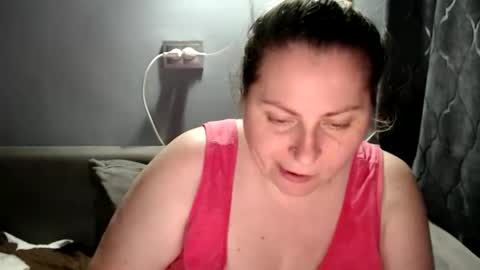 Snapshot of candycream74 chatting on 10/03/25, 07:22 Laura online show from 10/03/25, 07:22