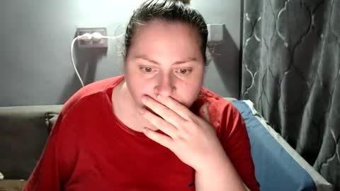 Snapshot of candycream74 chatting on 10/23/25, 07:23 Laura online show from 10/23/25, 07:23