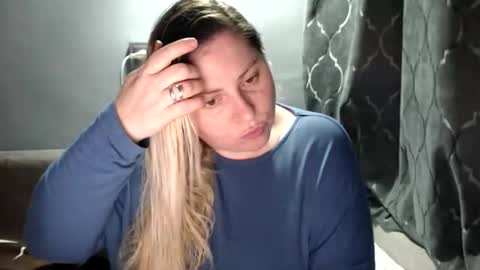 Snapshot of candycream74 chatting on 10/25/25, 07:41 Laura online show from 10/25/25, 07:41