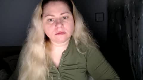 Snapshot of candycream74 chatting on 11/09/25, 12:47 Laura online show from 11/09/25, 12:47