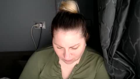 Snapshot of candycream74 chatting on 11/12/25, 08:04 Laura online show from 11/12/25, 08:04