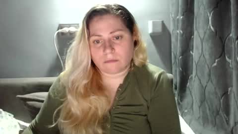 Snapshot of candycream74 chatting on 11/13/25, 05:23 Laura online show from 11/13/25, 05:23