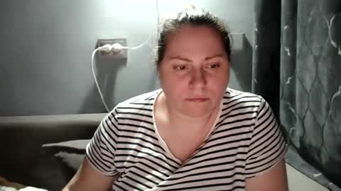 Snapshot of candycream74 chatting on 11/27/25, 07:16 Laura online show from 11/27/25, 07:16