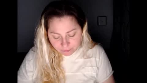 Snapshot of candycream74 chatting on 11/30/25, 11:58 Laura online show from 11/30/25, 11:58