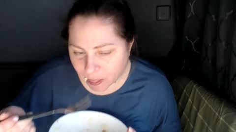 Laura online show from 04/05/26, 03:31